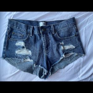 Amuse society cutoff denim shorts size 26